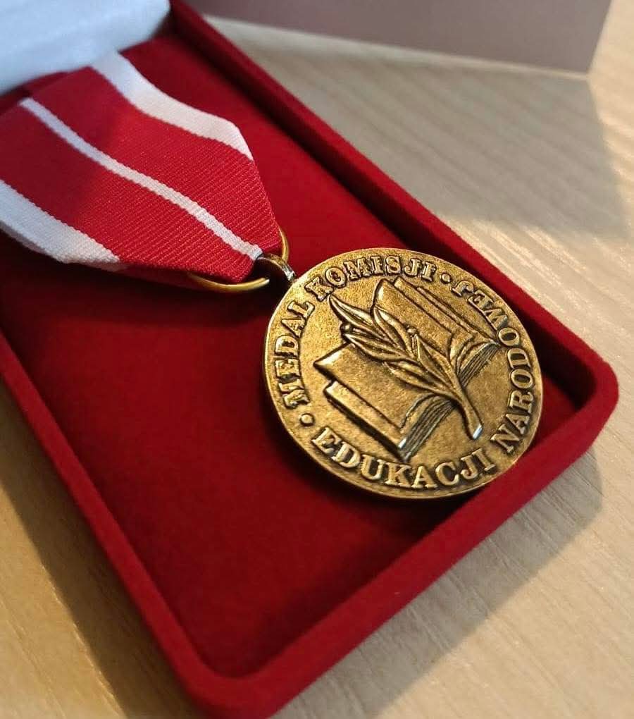 zdjęcie Medallu Komisji Edukacji Narodowej