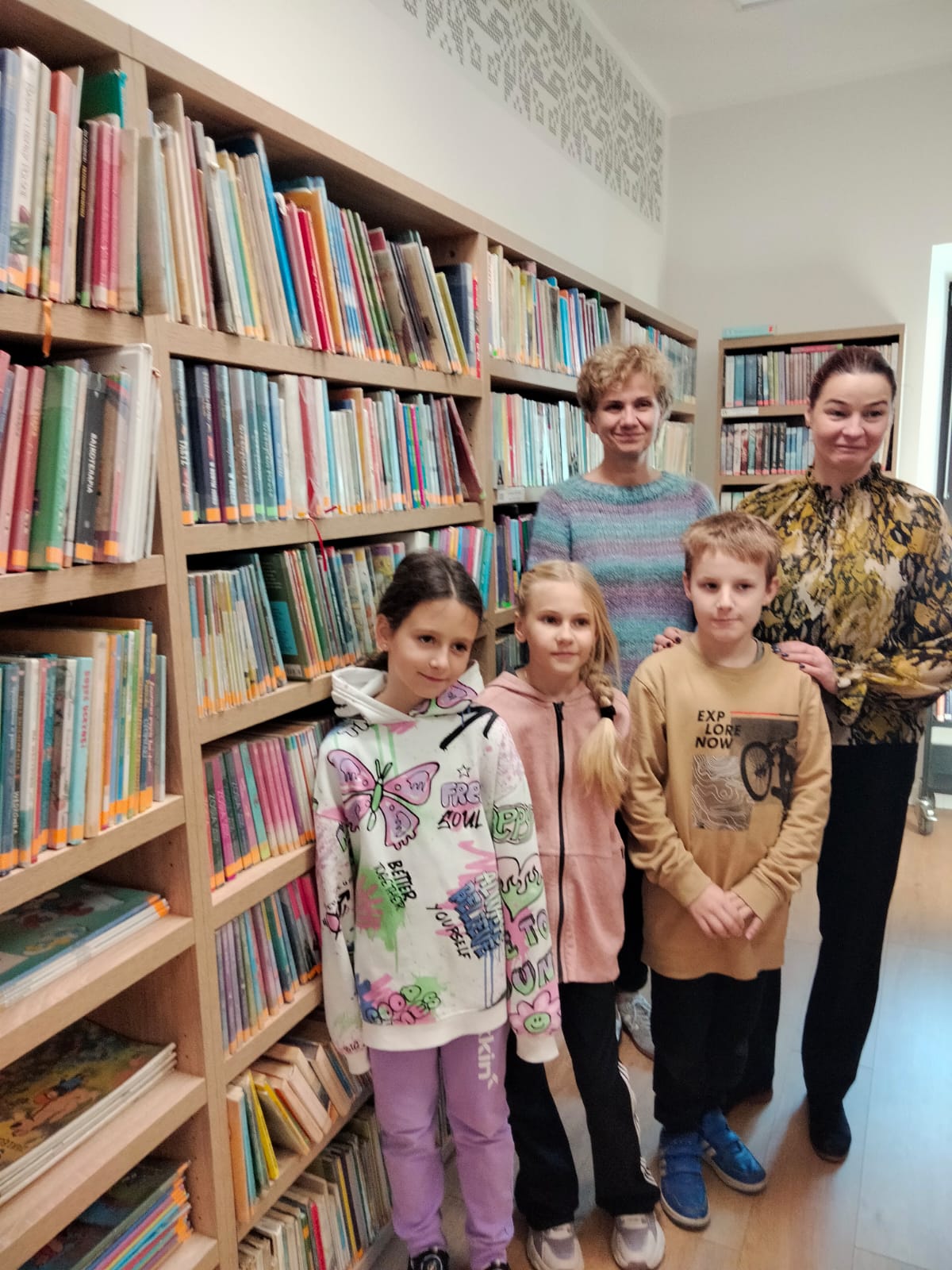 uczniowie kl.4 w Gminnej Bibliotece