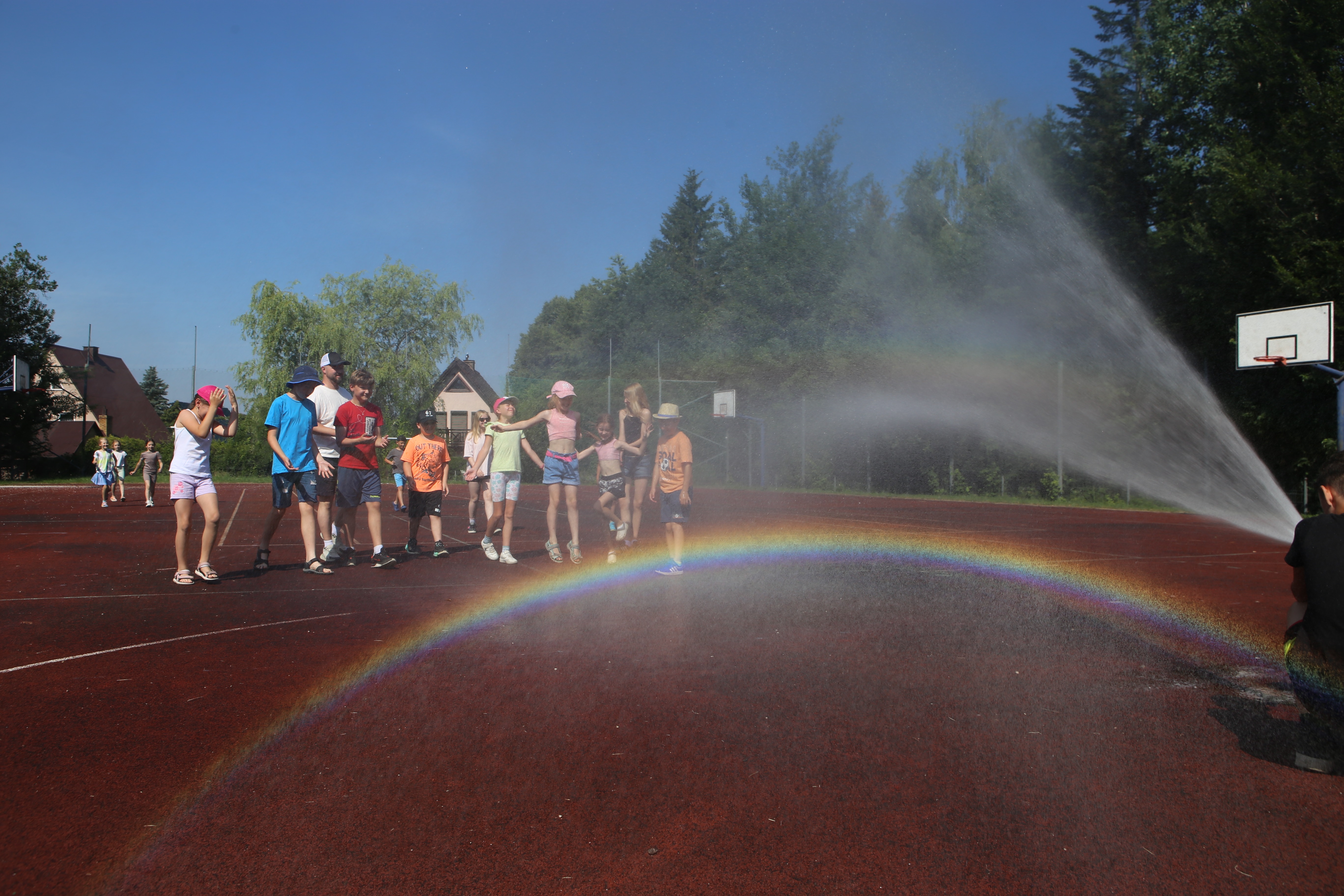 Półkolonie letnie 2026 dzieci w trakcie półkolonii