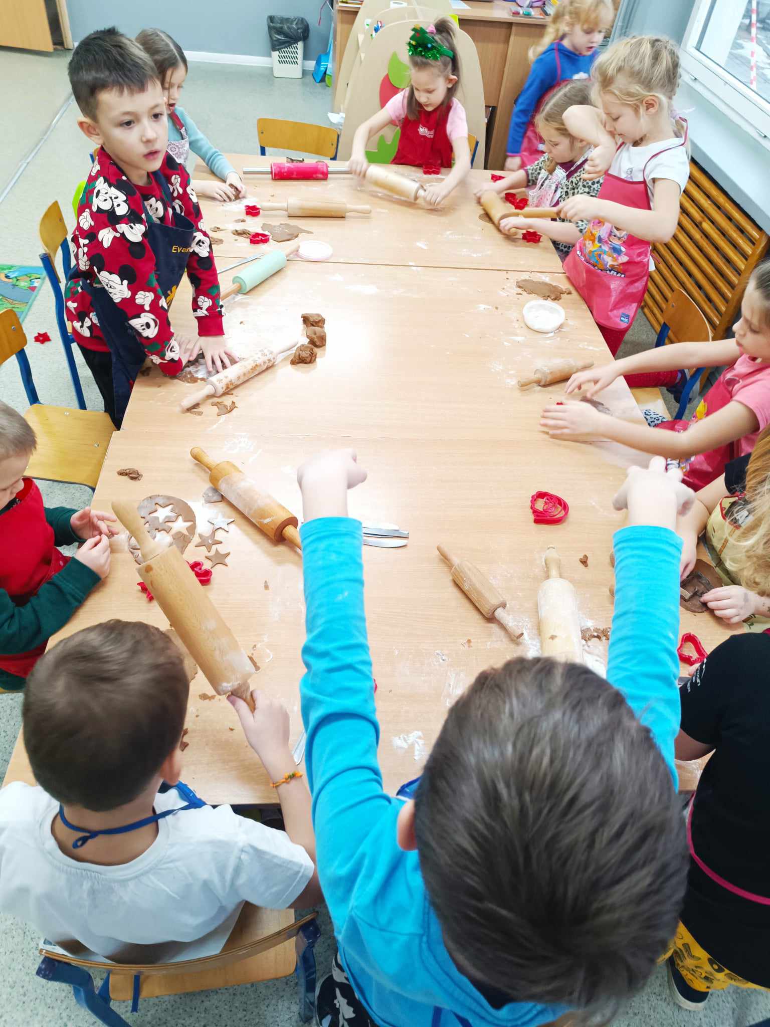 Pieczenie pierniczków w oddziale przedszkolnym Pieczenie pierniczków w oddziale przedszkolnym