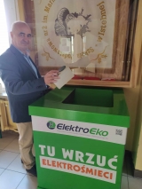 Pan dyrektor też dba o środowisko i daje przykład uczniom