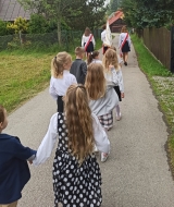 Przemarsz po mszy św. do szkoły Przemarsz po mszy św. do szkoły
